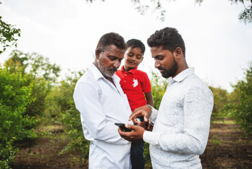 പ്ലാൻ്റിക്സ് ഉപയോഗിക്കുന്ന അച്ഛനും മകനും